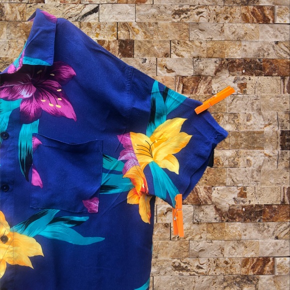 //button up hawaiian blue shirt w floral design// - Picture 2 of 4
